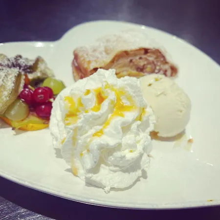 Krone & Restaurant 코니그스브륀