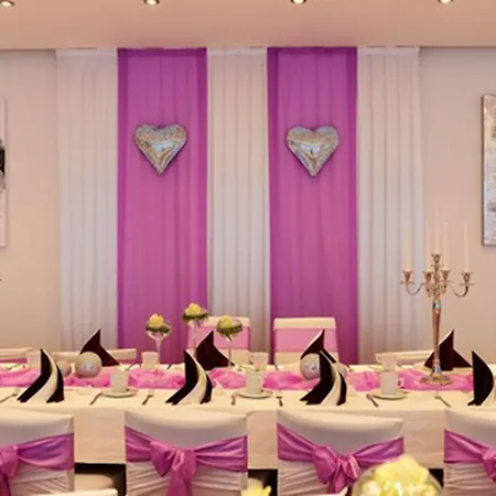 Krone & Restaurant 코니그스브륀