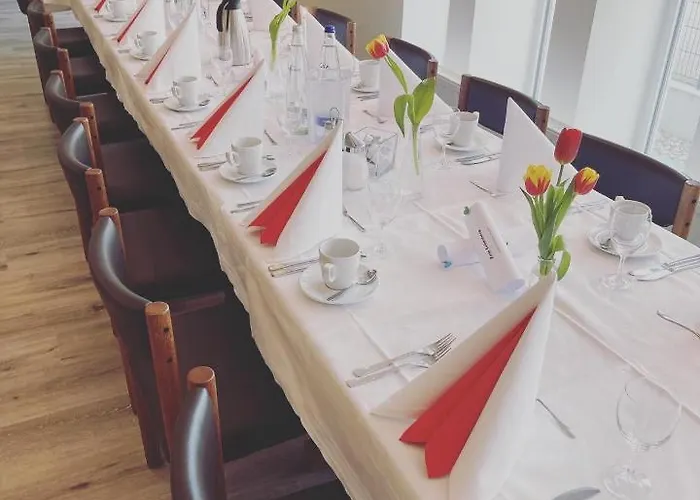 Krone & Restaurant Otel Königsbrunn