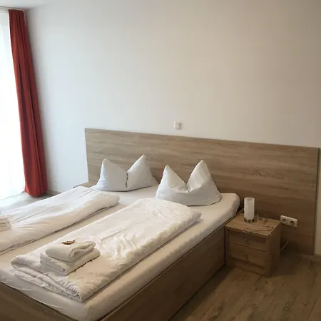 Krone 3* Königsbrunn